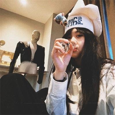 储物柜女孩